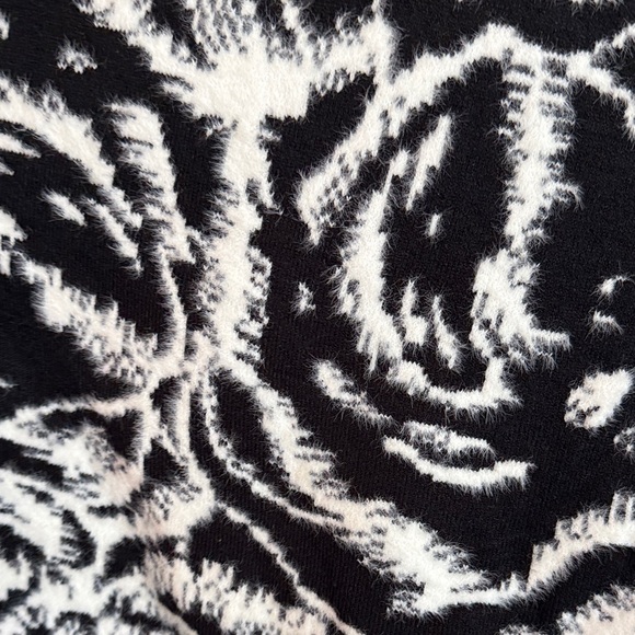 NWOT WHBM Black and White Animal Print Kimono/Shawl/Cape - Picture 6 of 6